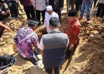 Sekda PPU Resmikan Masjid Raudhah dan Launching Ponpes Manahil Al Khairat di Sotek