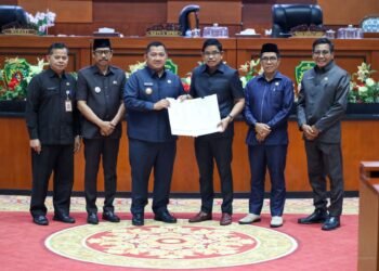 Hadiri Rapat Paripurna, Bupati PPU Minta Pejabat Bekerja Lebih Keras dan Cermat Dalam Menata Usahakan Keuangan Daerah