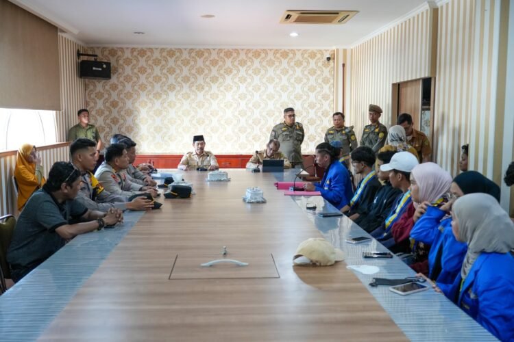 Wabup PPU Terima Aspirasi PMII, Bahas Solusi Antrean dan Distribusi BBM Bersubsidi