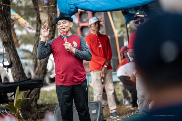 Jalan Sehat dan Bakti Sosial PWRI PPU Meriahkan HUT ke-81 RI di Pantai Tanjung Jumlai