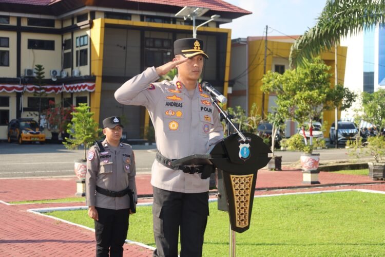 Kapolres PPU Pimpin Upacara Penyerahan Jabatan Kabagren dan Pelepasan Purna Bakti, Personel Berprestasi Terima Penghargaan
