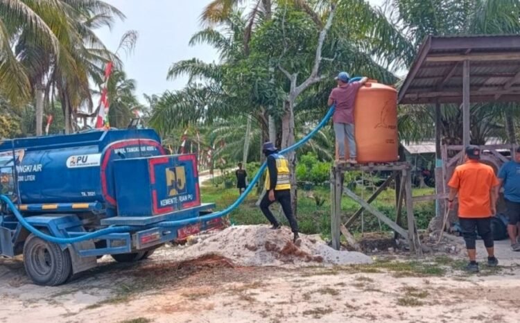 BPBD PPU Distribusikan 62 Ribu Liter Air Bersih untuk 456 KK di Sebakung Jaya