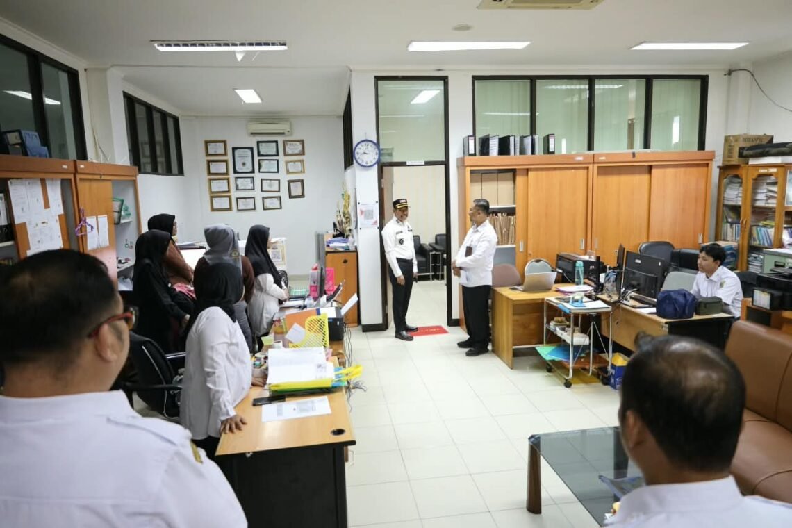 Sidak Dinas PU, Wabup PPU Tekankan Kedisiplinan dan Keteladanan Pimpinan
