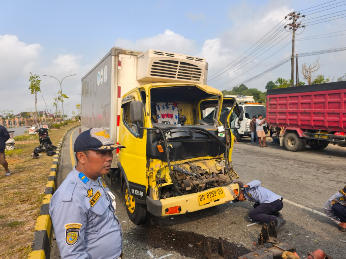 Lantas Polres PPU Tangani Kecelakaan Beruntun Empat Kendaraan di Penajam, Kerugian Capai Puluhan Juta Rupiah